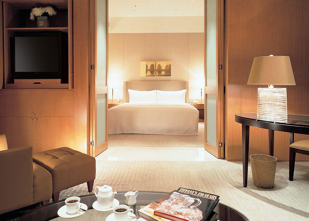 Ambassador Hotel Hsinchu Habitación foto A suite at the Mandarin Oriental, Hong Kong