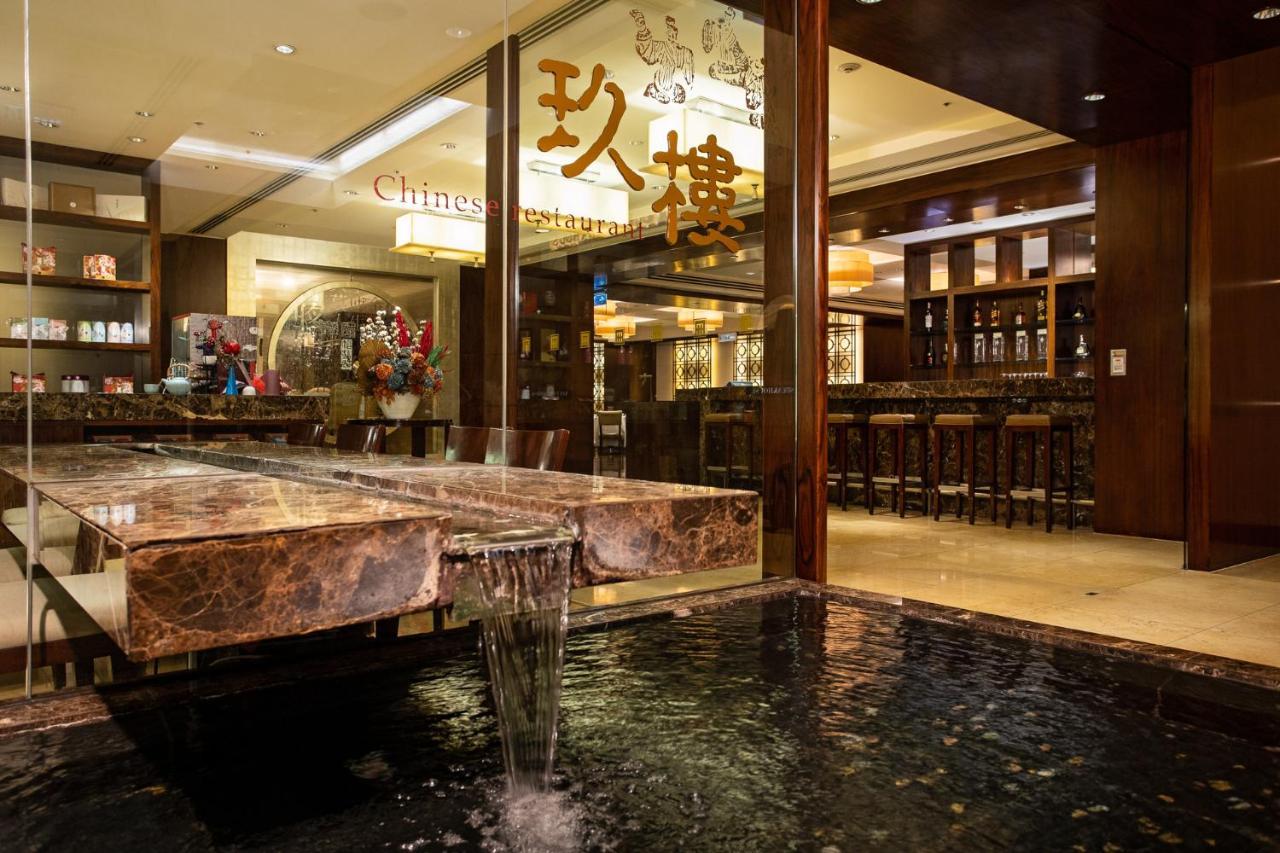 Ambassador Hotel Hsinchu Exterior foto Entrance to the restaurant